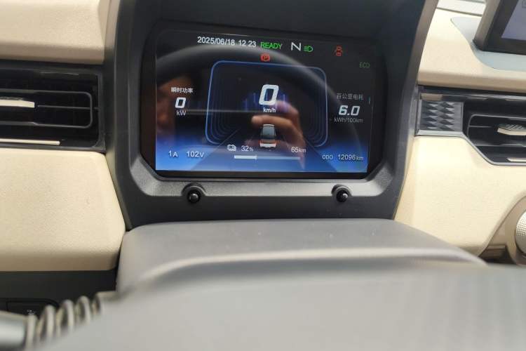 Used Chery New Energy QQ Ice Cream 2024 Edition Youth Version 205km Sundae Odometer Close Up