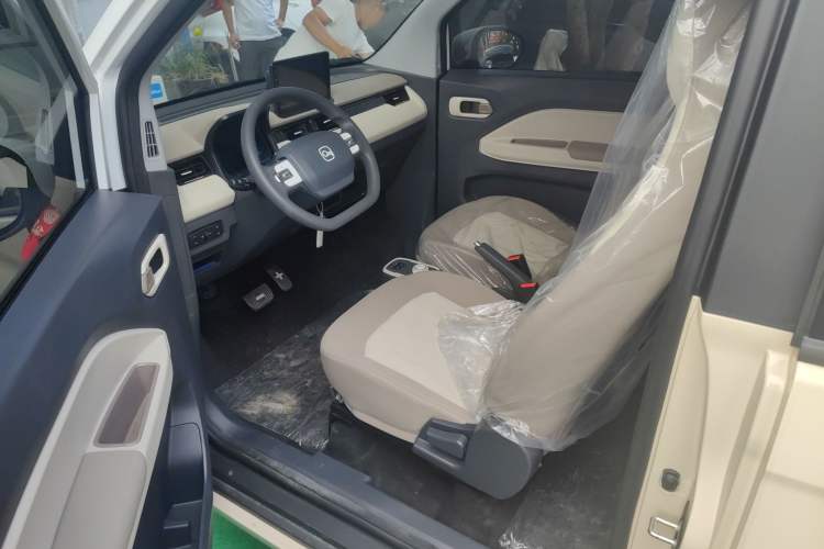 Used Chery New Energy QQ Ice Cream 2024 Edition Youth Version 205km Sundae Interior 2