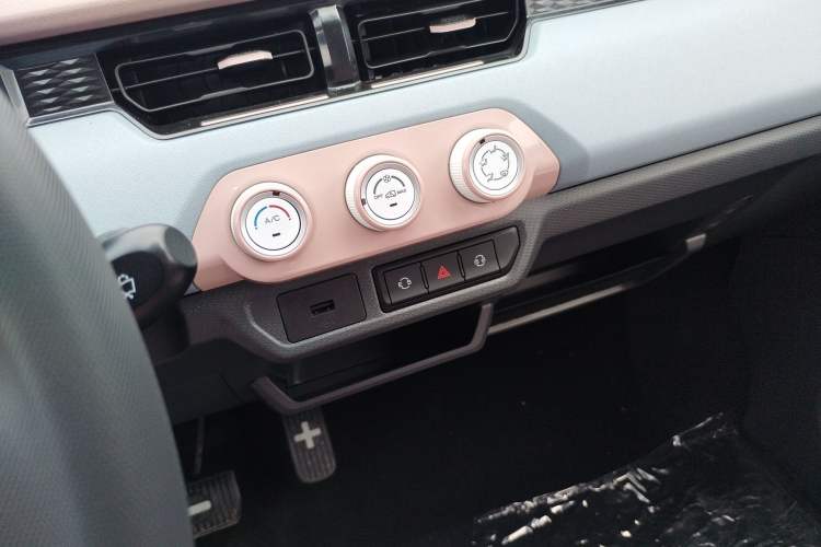Used Chery New Energy QQ Ice Cream 2025 155km Sundae Edition Audio And AC Panel
