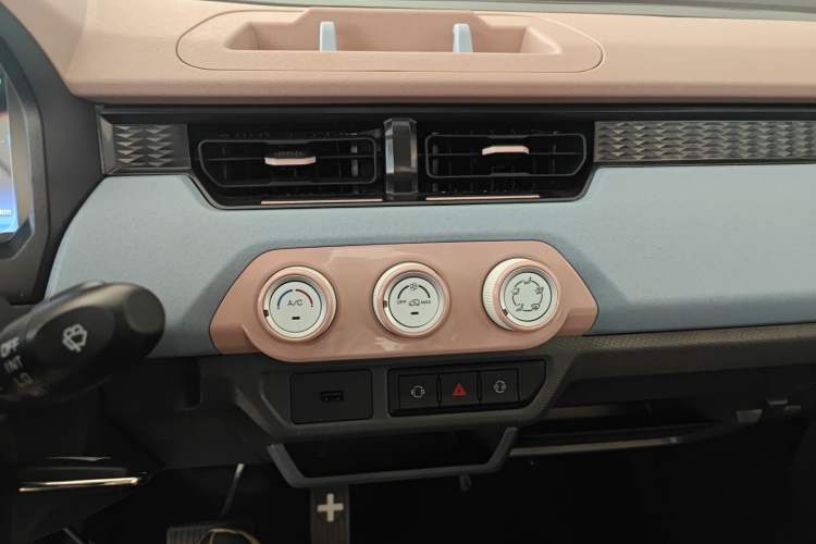 Used Chery New Energy QQ Ice Cream 2025 155km Sundae Edition Audio And AC Panel