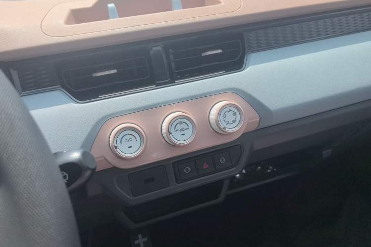 Used Chery New Energy QQ Ice Cream 2025 155km Sundae Edition Audio And AC Panel