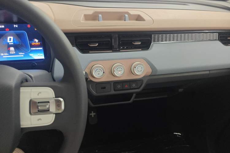 Used Chery New Energy QQ Ice Cream 2025 155km Sundae Edition Audio And AC Panel