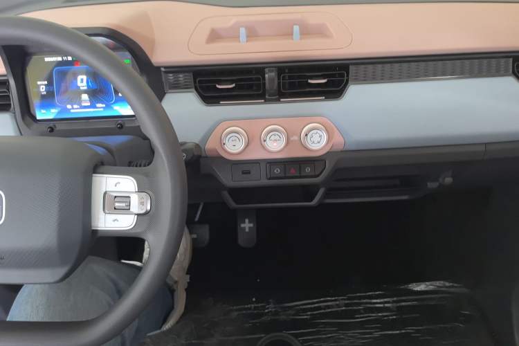 Used Chery New Energy QQ Ice Cream 2025 155km Sundae Edition Audio And AC Panel