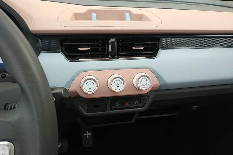 Used Chery New Energy QQ Ice Cream 2025 155km Sundae Edition Audio And AC Panel