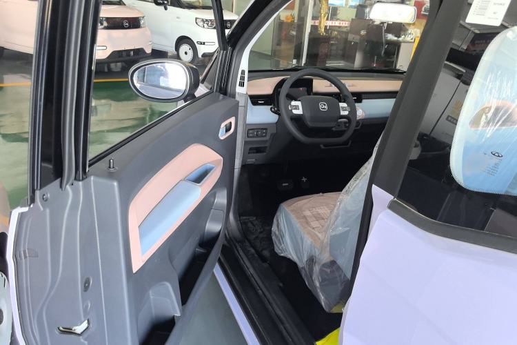 Used Chery New Energy QQ Ice Cream 2025 155km Sundae Edition Interior 2