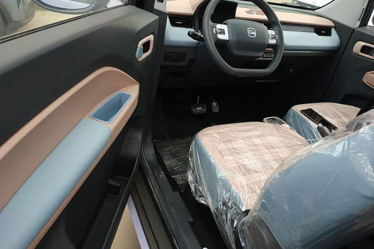 Used Chery New Energy QQ Ice Cream 2025 155km Sundae Edition Interior 3