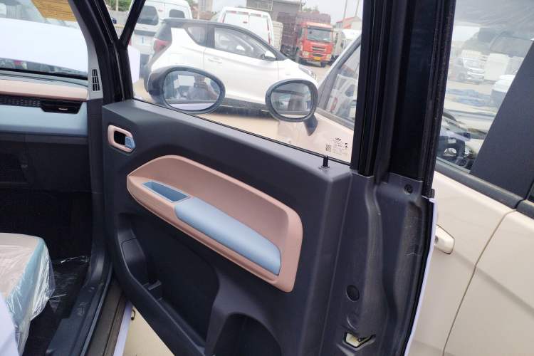 Used Chery New Energy QQ Ice Cream 2025 155km Sundae Edition Interior 5