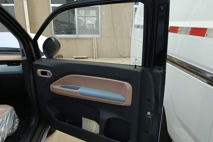 Used Chery New Energy QQ Ice Cream 2025 155km Sundae Edition Interior 5