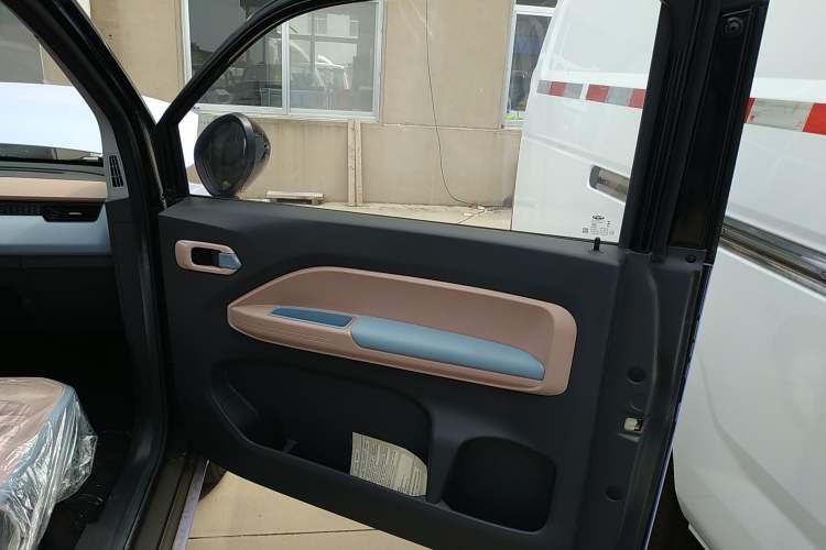 Used Chery New Energy QQ Ice Cream 2025 155km Sundae Edition Interior 6
