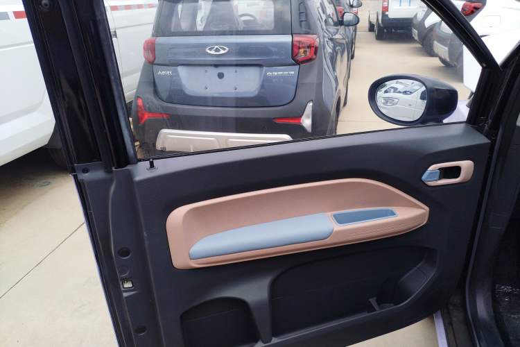 Used Chery New Energy QQ Ice Cream 2025 155km Sundae Edition Interior 8