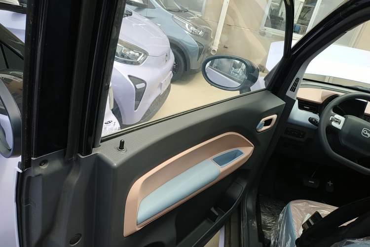 Used Chery New Energy QQ Ice Cream 2025 155km Sundae Edition Interior 8