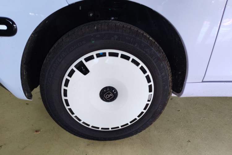 Used Chery New Energy QQ Ice Cream 2025 155km Sundae Edition Left Front Wheel Hub