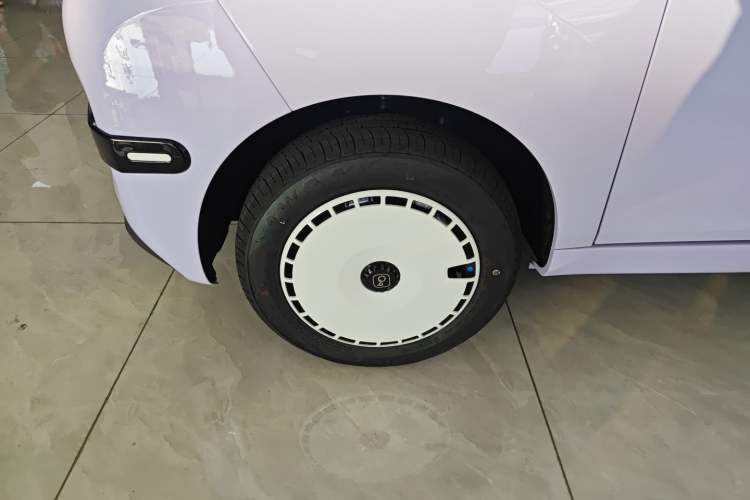 Used Chery New Energy QQ Ice Cream 2025 155km Sundae Edition Left Front Wheel Hub