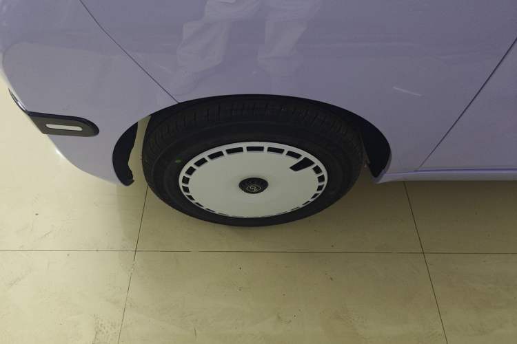 Used Chery New Energy QQ Ice Cream 2025 155km Sundae Edition Left Front Wheel Hub