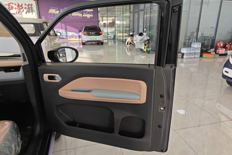 Used Chery New Energy QQ Ice Cream 2025 155km Sundae Edition Right Front Door Interior