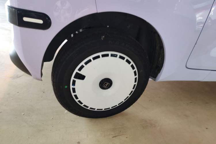 Used Chery New Energy QQ Ice Cream 2025 155km Sundae Edition Right Rear Wheel Hub