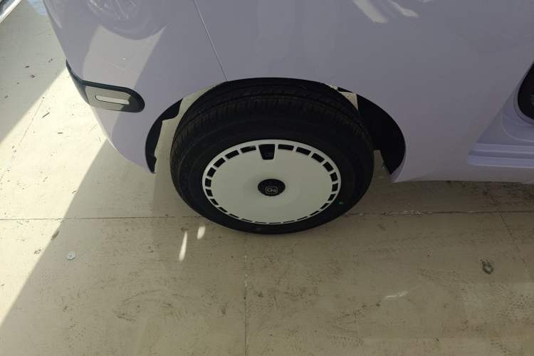 Used Chery New Energy QQ Ice Cream 2025 155km Sundae Edition Right Rear Wheel Hub