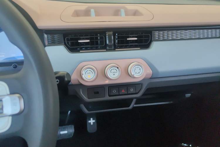 Used Chery New Energy QQ Ice Cream 2025 155km Sundae Edition Audio And AC Panel