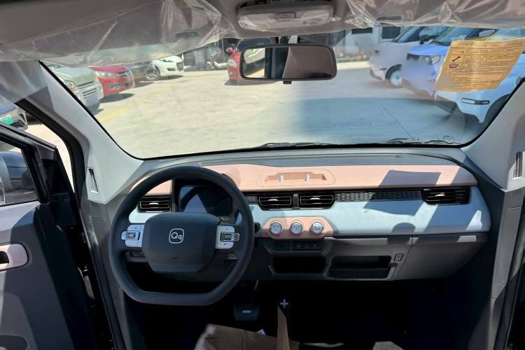 Used Chery New Energy QQ Ice Cream 2025 155km Sundae Edition Interior 1