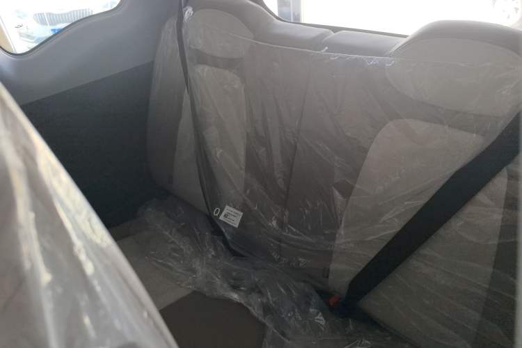 Used Chery New Energy QQ Ice Cream 2025 155km Sundae Edition Interior 1