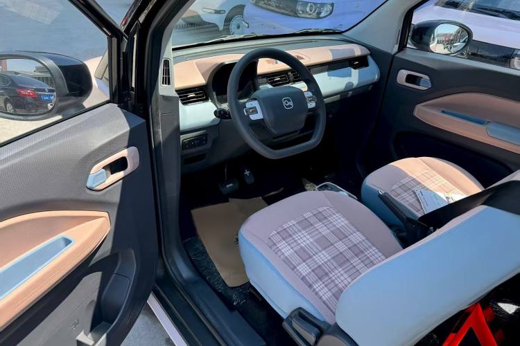 Used Chery New Energy QQ Ice Cream 2025 155km Sundae Edition Interior 2