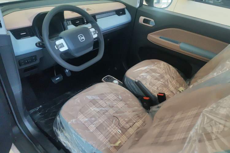 Used Chery New Energy QQ Ice Cream 2025 155km Sundae Edition Interior 2