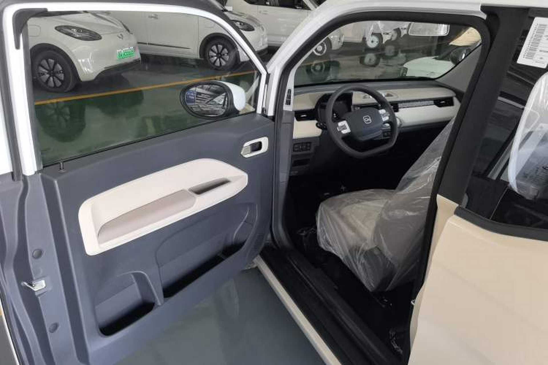 Used Chery New Energy QQ Ice Cream 2025 155km Sundae Edition Interior 2