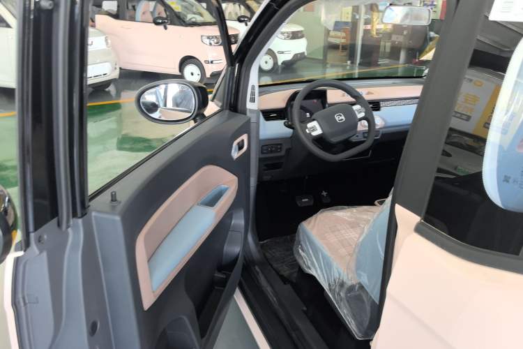 Used Chery New Energy QQ Ice Cream 2025 155km Sundae Edition Interior 2