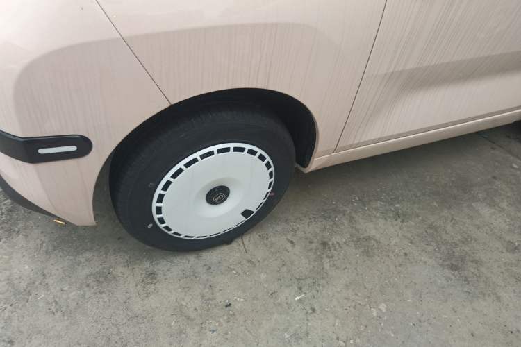 Used Chery New Energy QQ Ice Cream 2025 155km Sundae Edition Left Front Wheel Hub