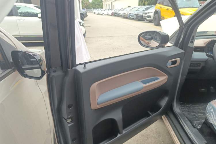 Used Chery New Energy QQ Ice Cream 2025 155km Sundae Edition Left Rear Door Interior
