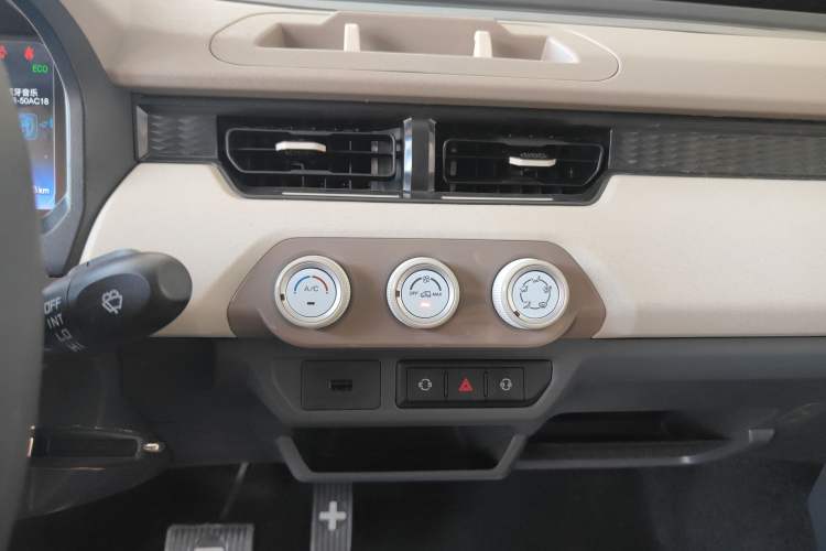 Used Chery New Energy QQ Ice Cream 2025 155km Sundae Edition Audio And AC Panel