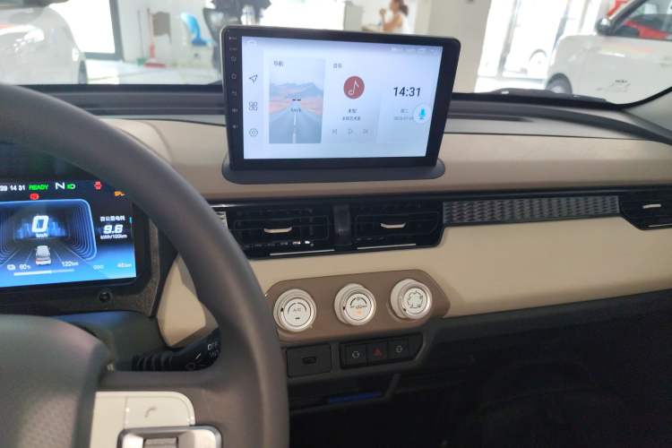 Used Chery New Energy QQ Ice Cream 2025 205km Qi Energy Version Audio And AC Panel