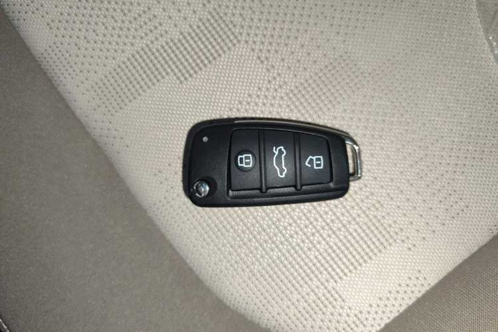 Used Chery New Energy QQ Ice Cream 2025 205km Qi Energy Version Interior 1