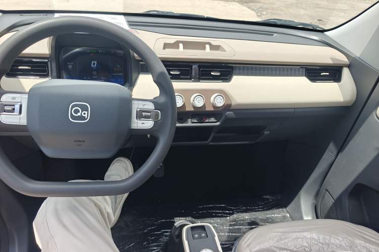 Used Chery New Energy QQ Ice Cream 2025 155km Sundae Edition Interior 1