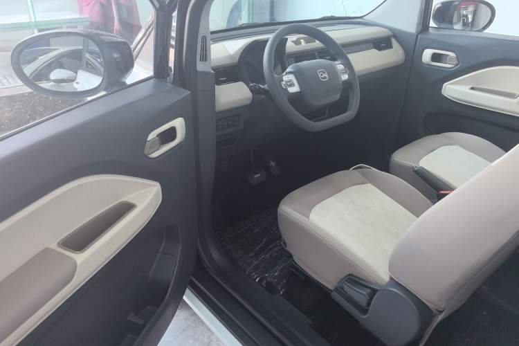Used Chery New Energy QQ Ice Cream 2025 155km Sundae Edition Interior 2