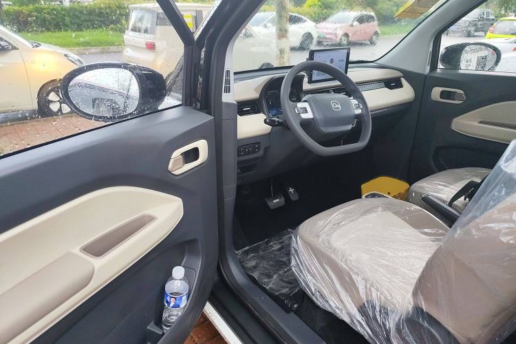 Used Chery New Energy QQ Ice Cream 2025 205km Qi Energy Version Interior 3