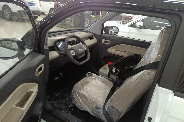 Used Chery New Energy QQ Ice Cream 2025 155km Sundae Edition Interior 3