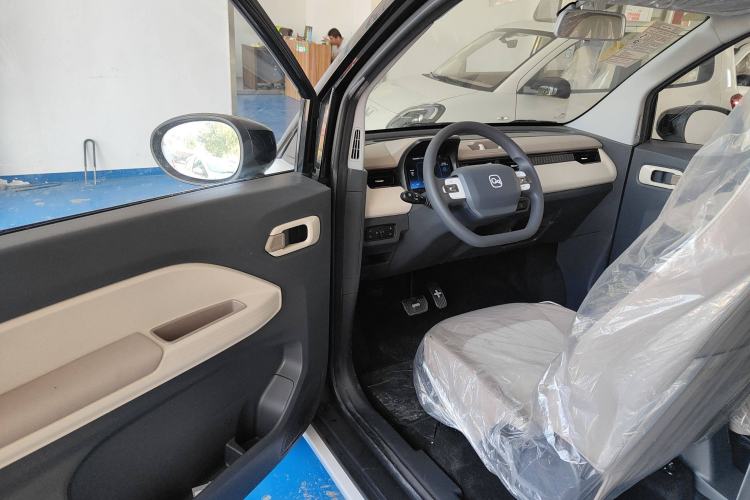 Used Chery New Energy QQ Ice Cream 2025 155km Sundae Edition Interior 3