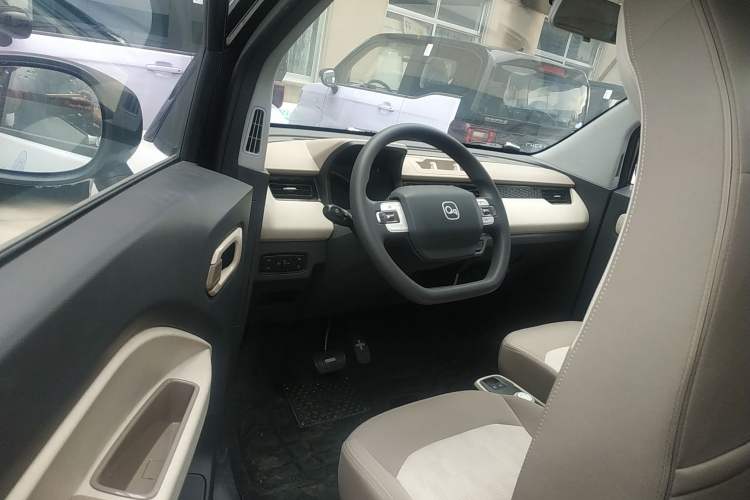 Used Chery New Energy QQ Ice Cream 2025 155km Sundae Edition Interior 3