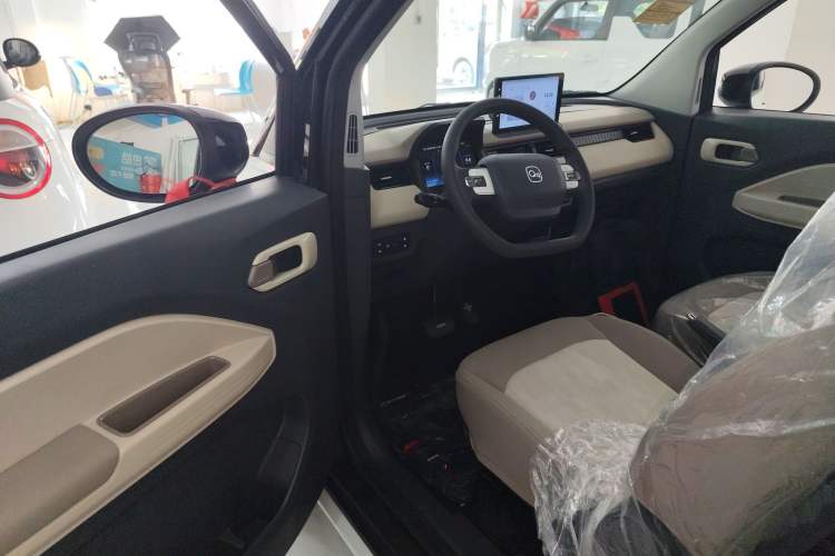Used Chery New Energy QQ Ice Cream 2025 205km Qi Energy Version Interior 3