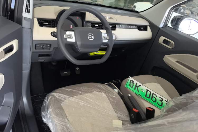 Used Chery New Energy QQ Ice Cream 2025 155km Sundae Edition Interior 3