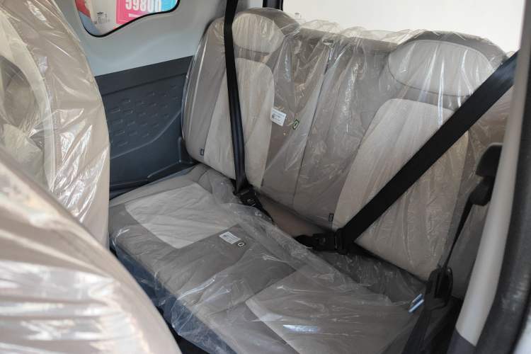 Used Chery New Energy QQ Ice Cream 2025 155km Sundae Edition Interior 4
