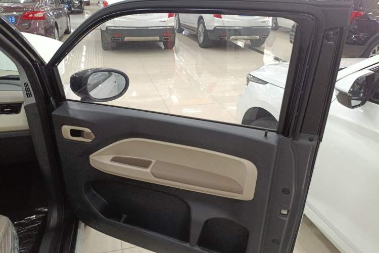 Used Chery New Energy QQ Ice Cream 2025 155km Sundae Edition Interior 5