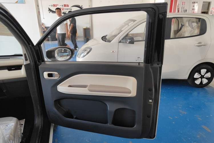 Used Chery New Energy QQ Ice Cream 2025 155km Sundae Edition Interior 5