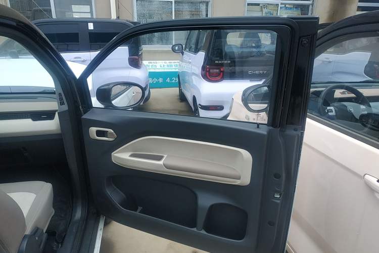 Used Chery New Energy QQ Ice Cream 2025 155km Sundae Edition Interior 6