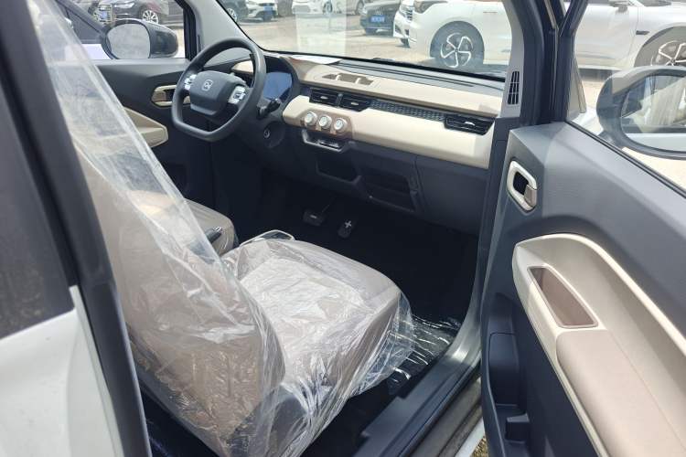 Used Chery New Energy QQ Ice Cream 2025 155km Sundae Edition Interior 6