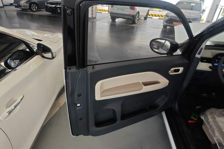 Used Chery New Energy QQ Ice Cream 2025 205km Qi Energy Version Interior 7
