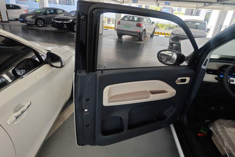 Used Chery New Energy QQ Ice Cream 2025 205km Qi Energy Version Interior 8