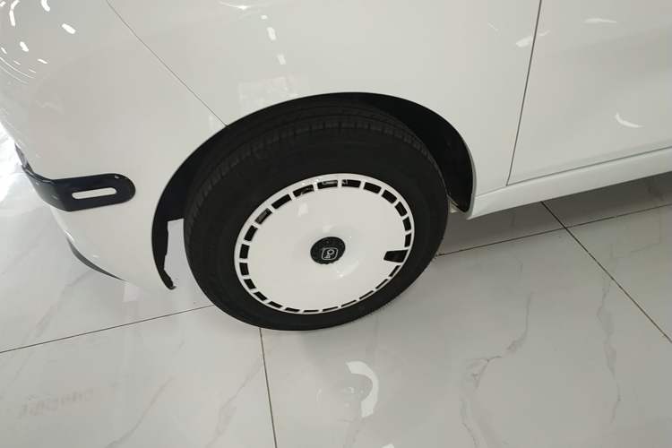 Used Chery New Energy QQ Ice Cream 2025 205km Qi Energy Version Left Front Wheel Hub