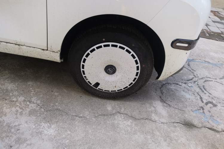 Used Chery New Energy QQ Ice Cream 2025 155km Sundae Edition Right Front Wheel Hub